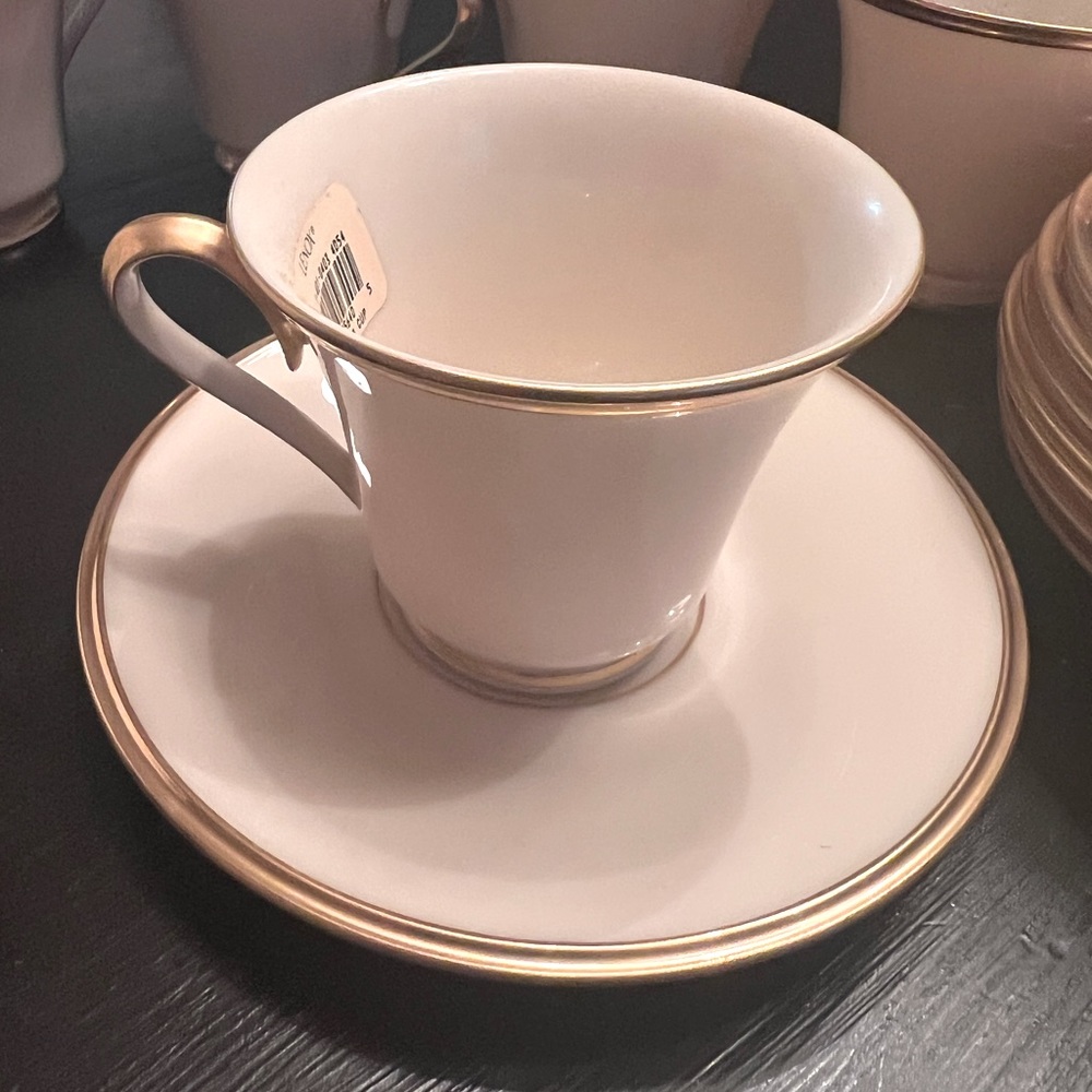 Lenox Eternal teacup and saucer set (serving for 8)